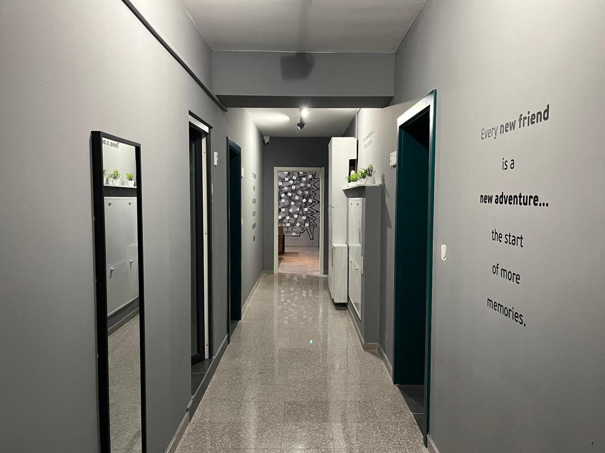 סקופיה Mickitos Urban Hostel מראה חיצוני תמונה