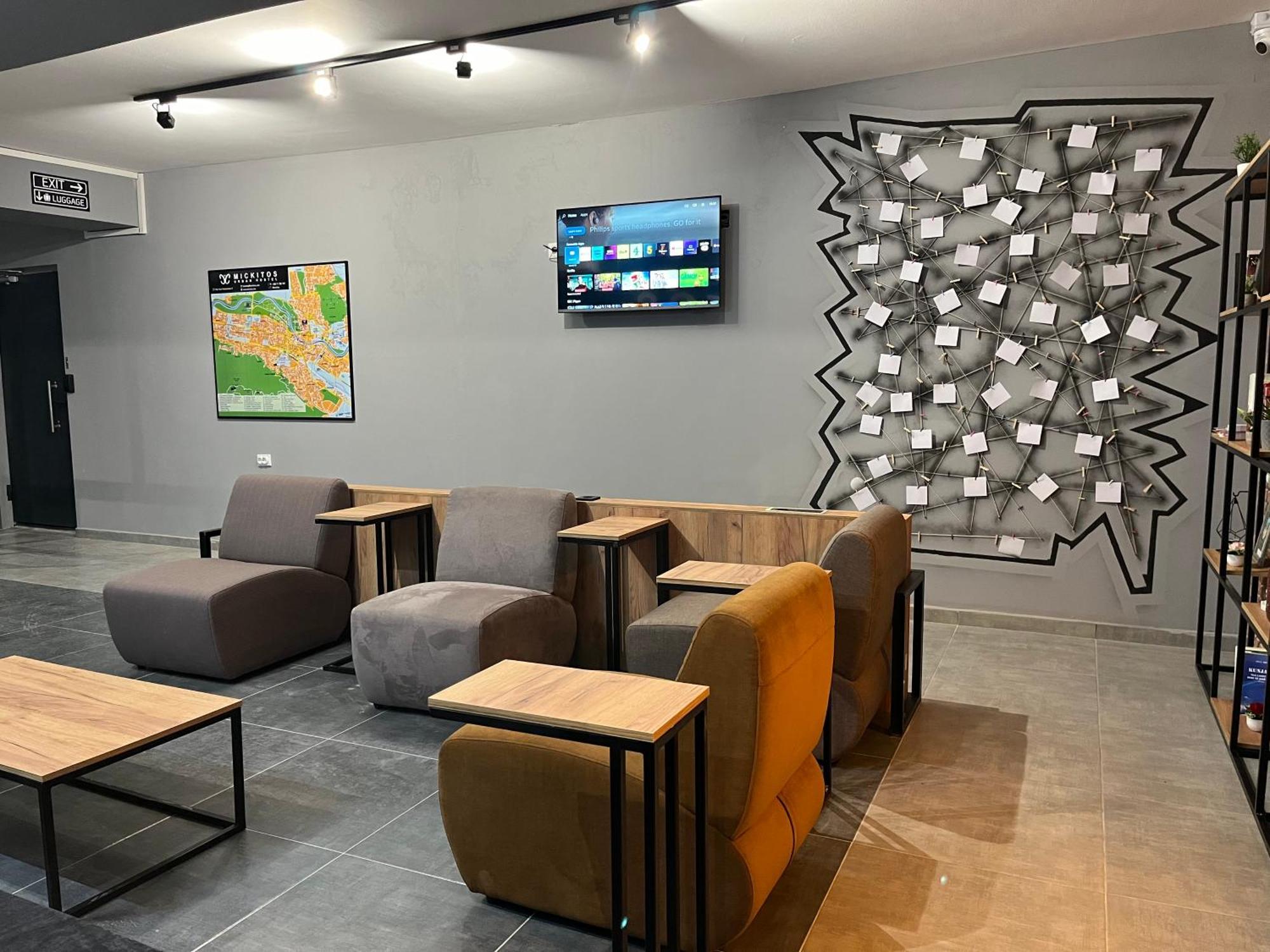 סקופיה Mickitos Urban Hostel מראה חיצוני תמונה
