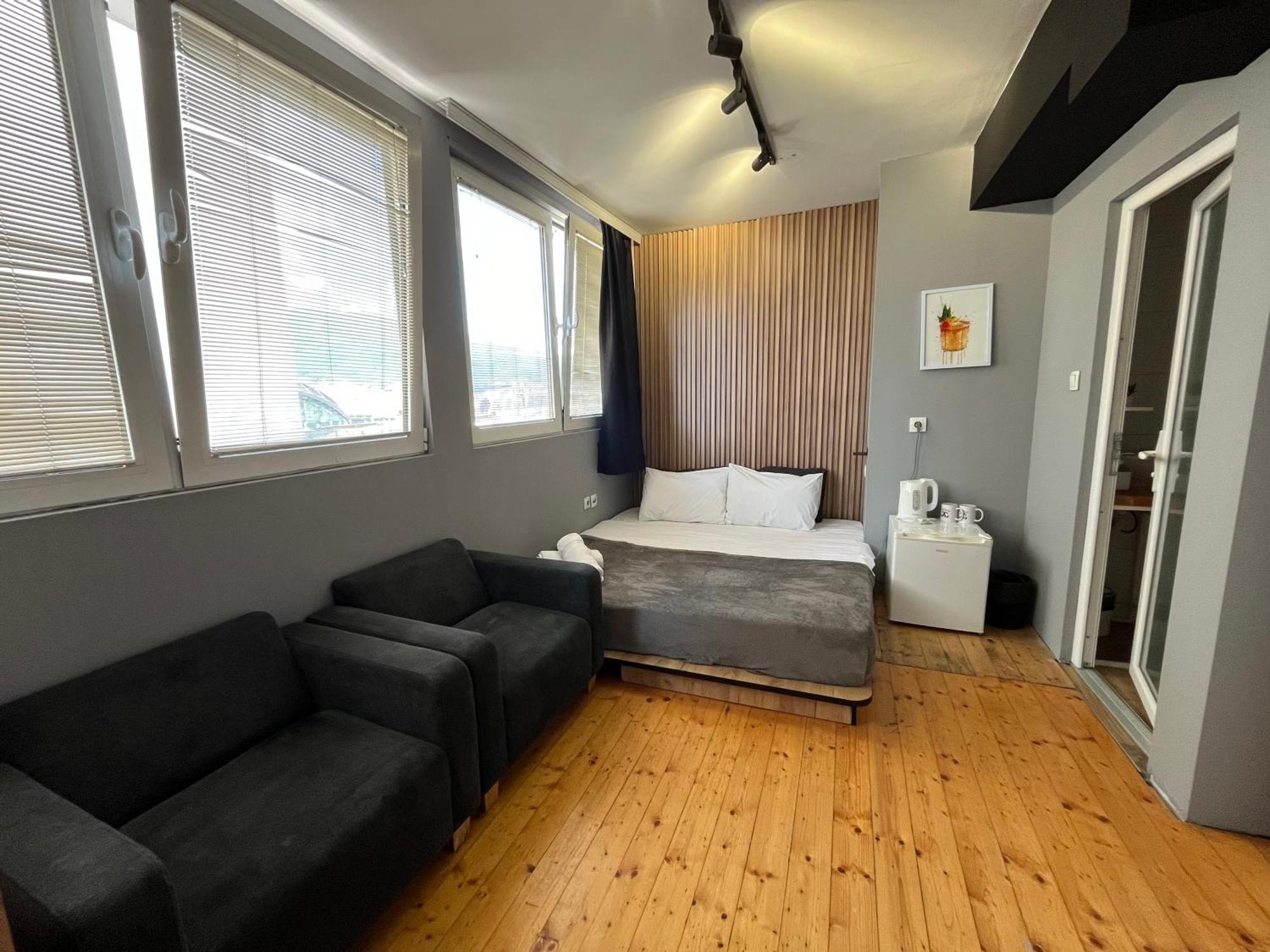 סקופיה Mickitos Urban Hostel מראה חיצוני תמונה
